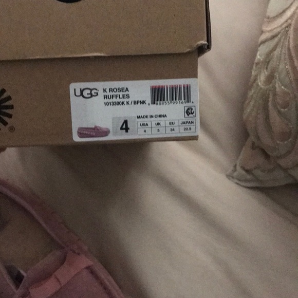 Ugg Slippers-New - Picture 4 of 6